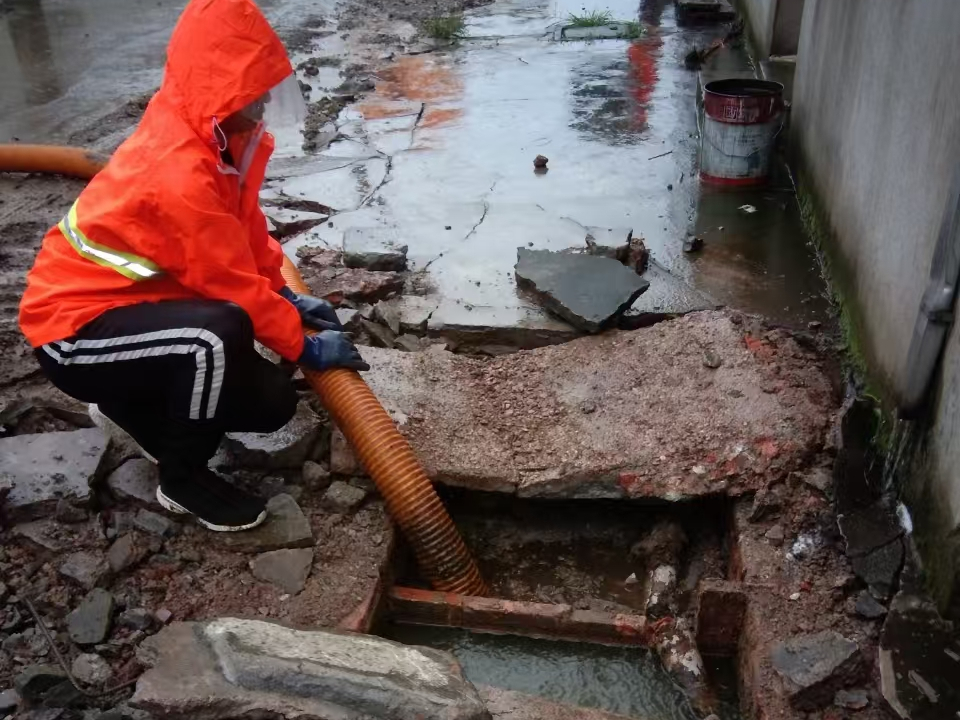 东阿专业清理污水池 炜誉市政以规范流程守护城市 “肠道”