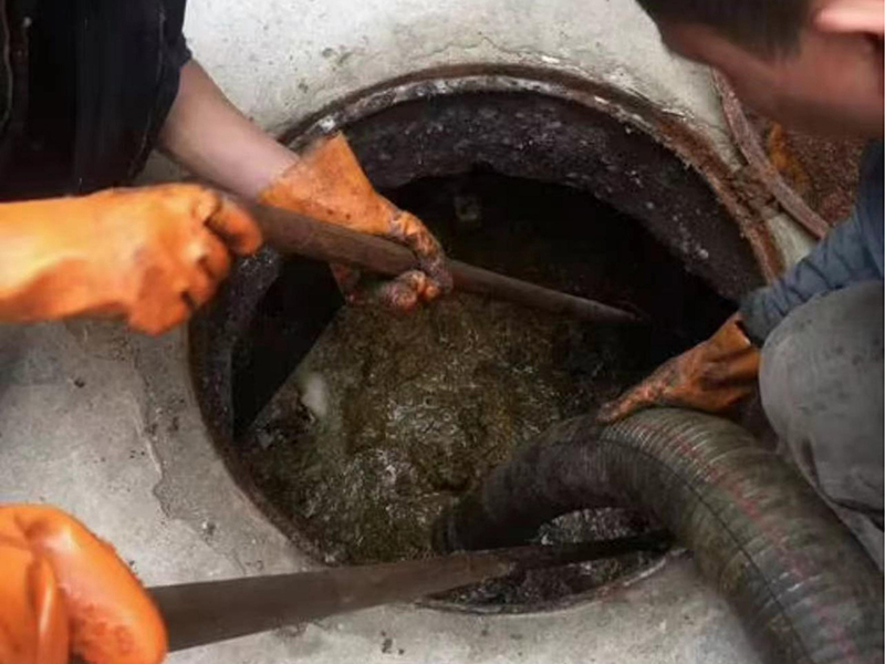 东阿清理化粪池时如何避免沼气的危害？